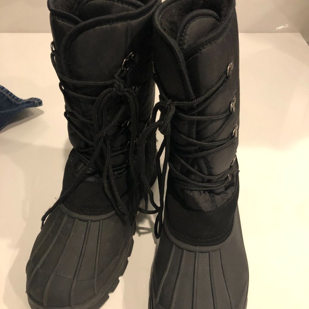 Mountain Warehouse Boys IsoDry Waterproof Snow Boots 8 Mens EXCELLENT condition.